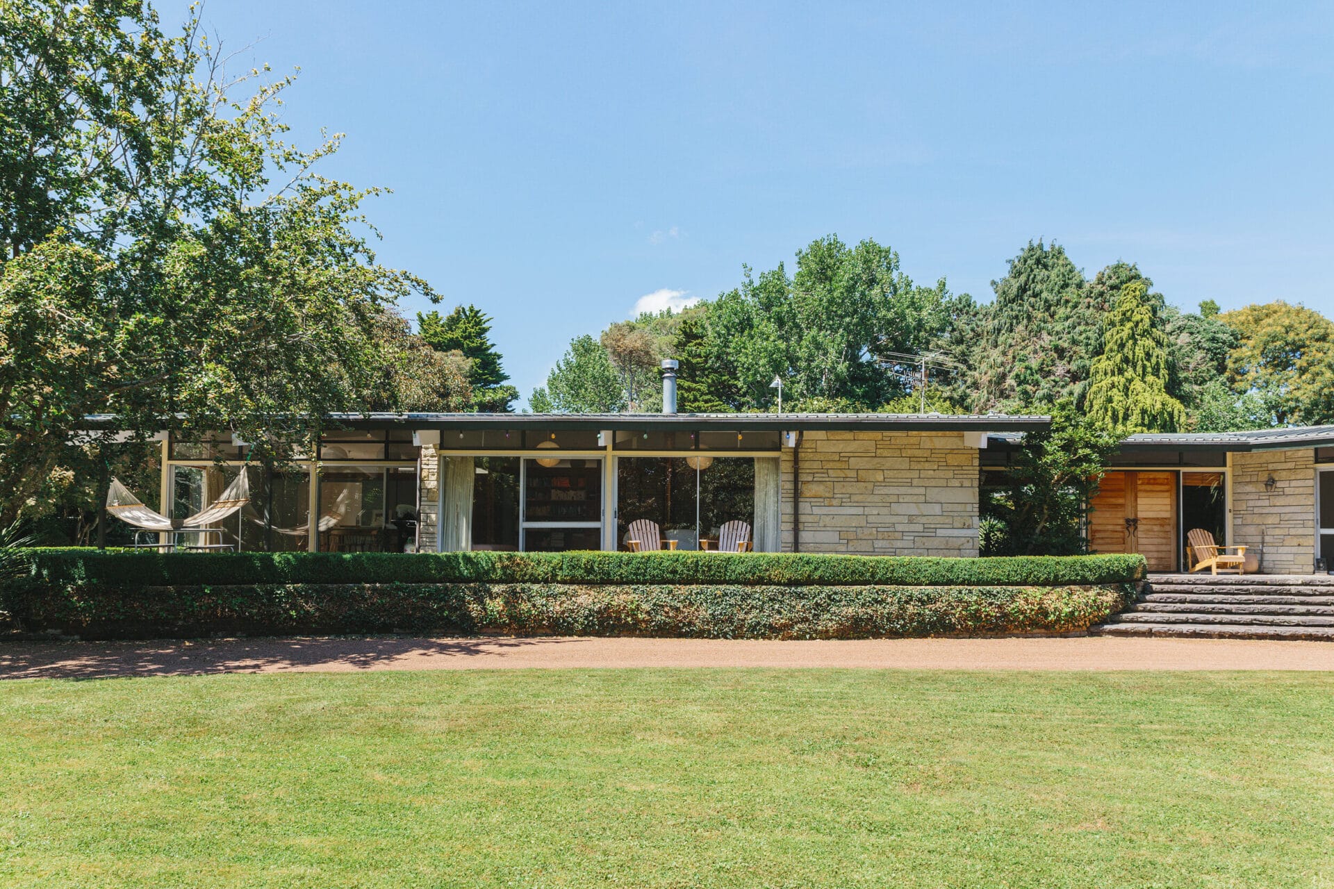 Riverbank Modernist Retreat