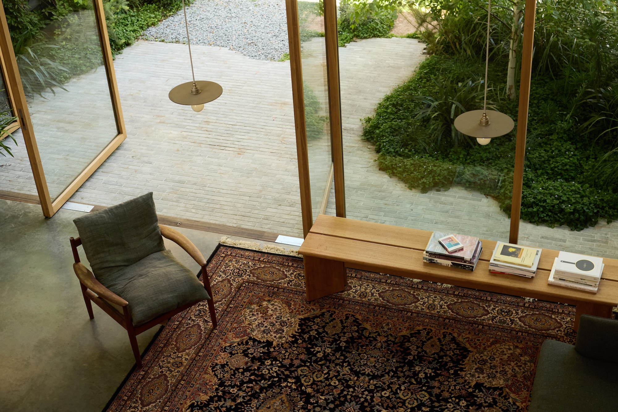 Urban home courtyard and living space integration by Jala